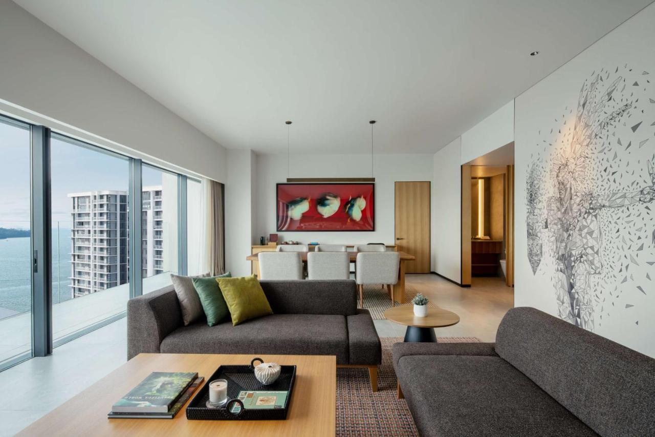 Отель Hyatt Centric Кота-Кинабалу Экстерьер фото A living room at the hotel
