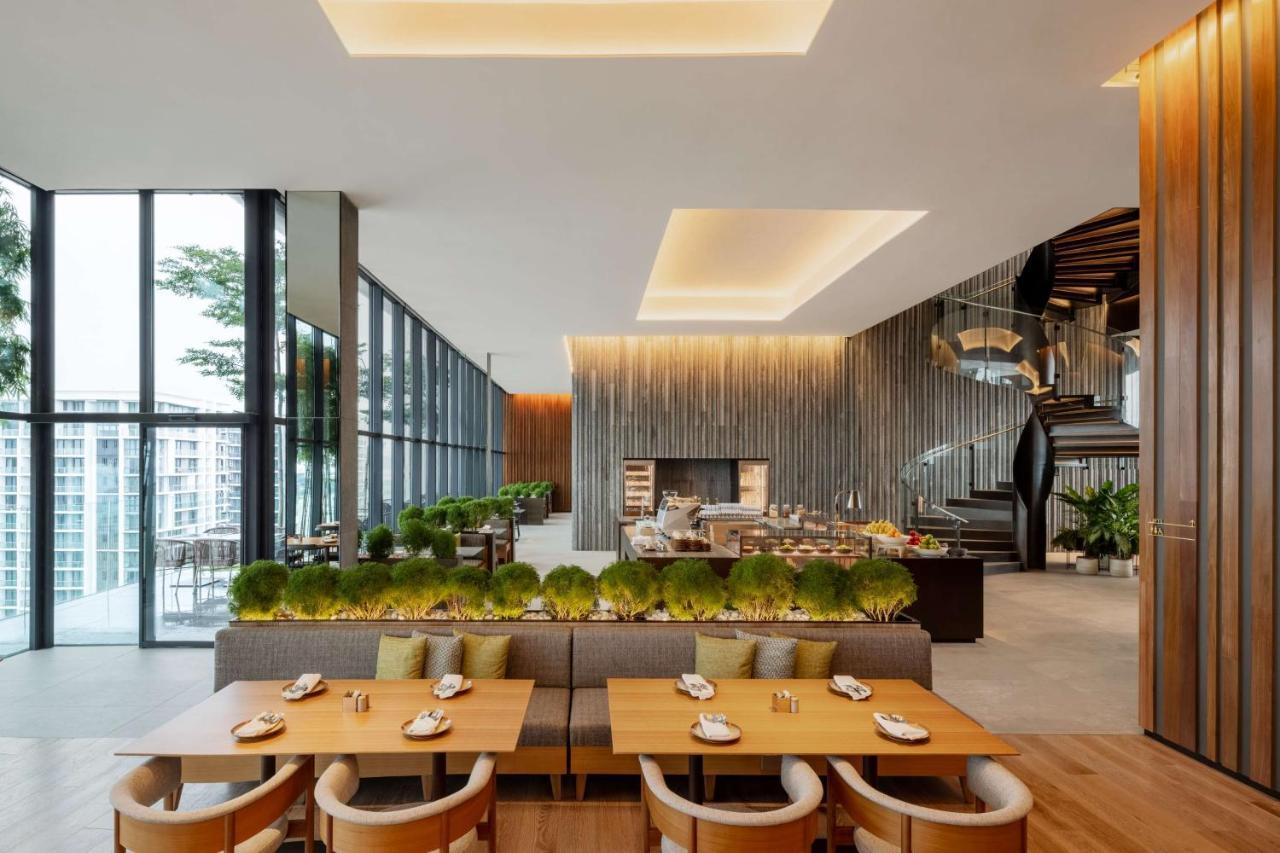 Отель Hyatt Centric Кота-Кинабалу Экстерьер фото The restaurant