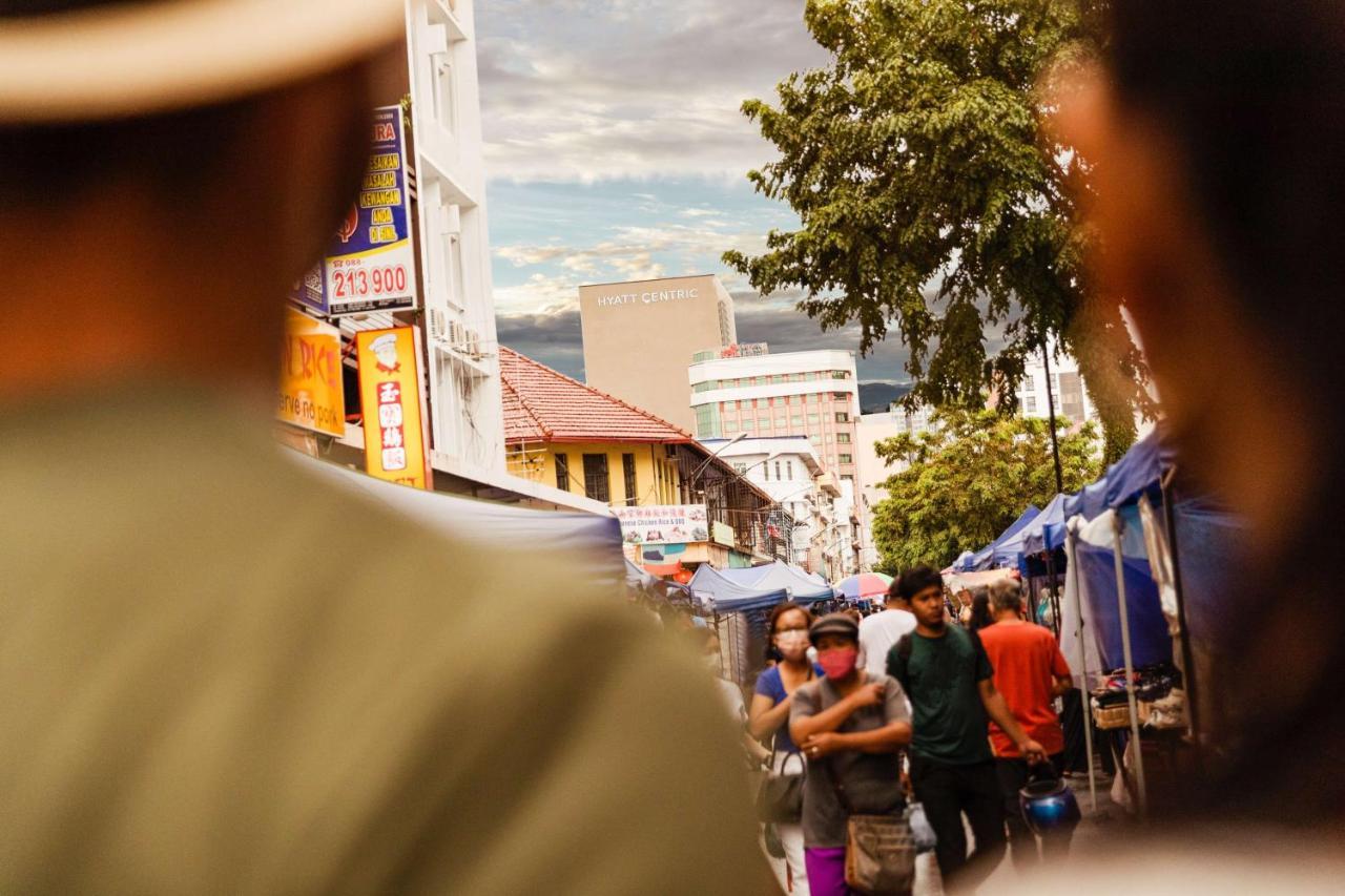 Отель Hyatt Centric Кота-Кинабалу Экстерьер фото Street vendors in Medellín