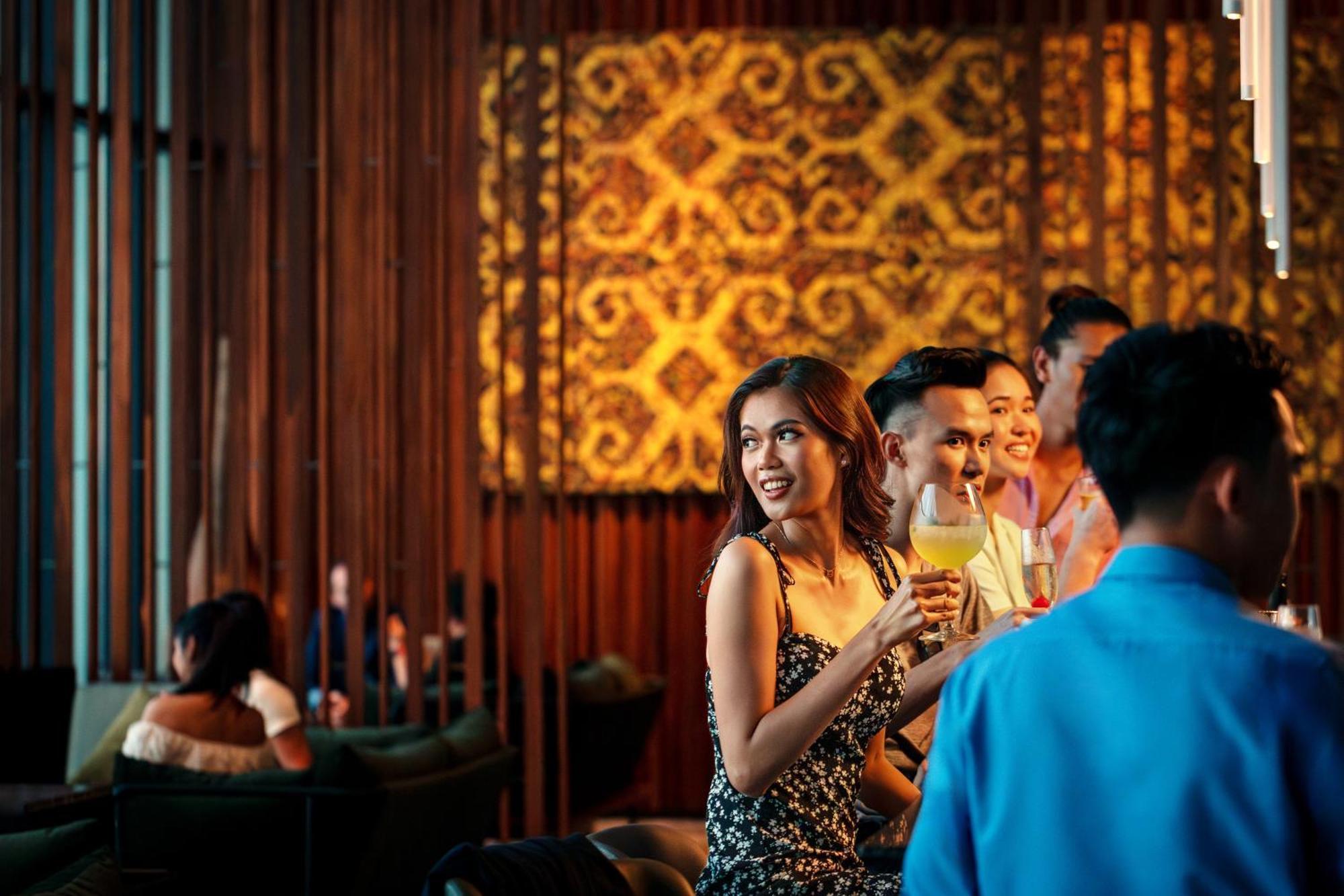 Отель Hyatt Centric Кота-Кинабалу Экстерьер фото The Bar