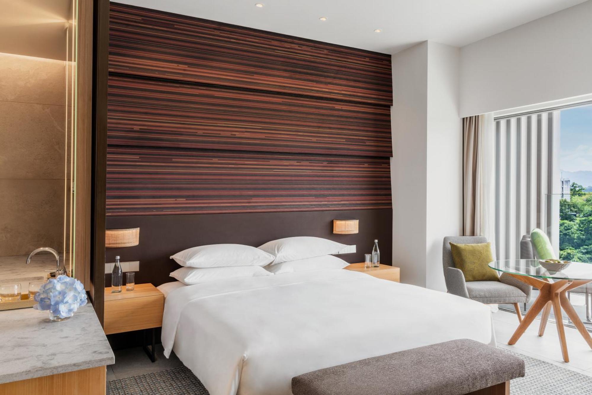 Отель Hyatt Centric Кота-Кинабалу Экстерьер фото Deluxe Room