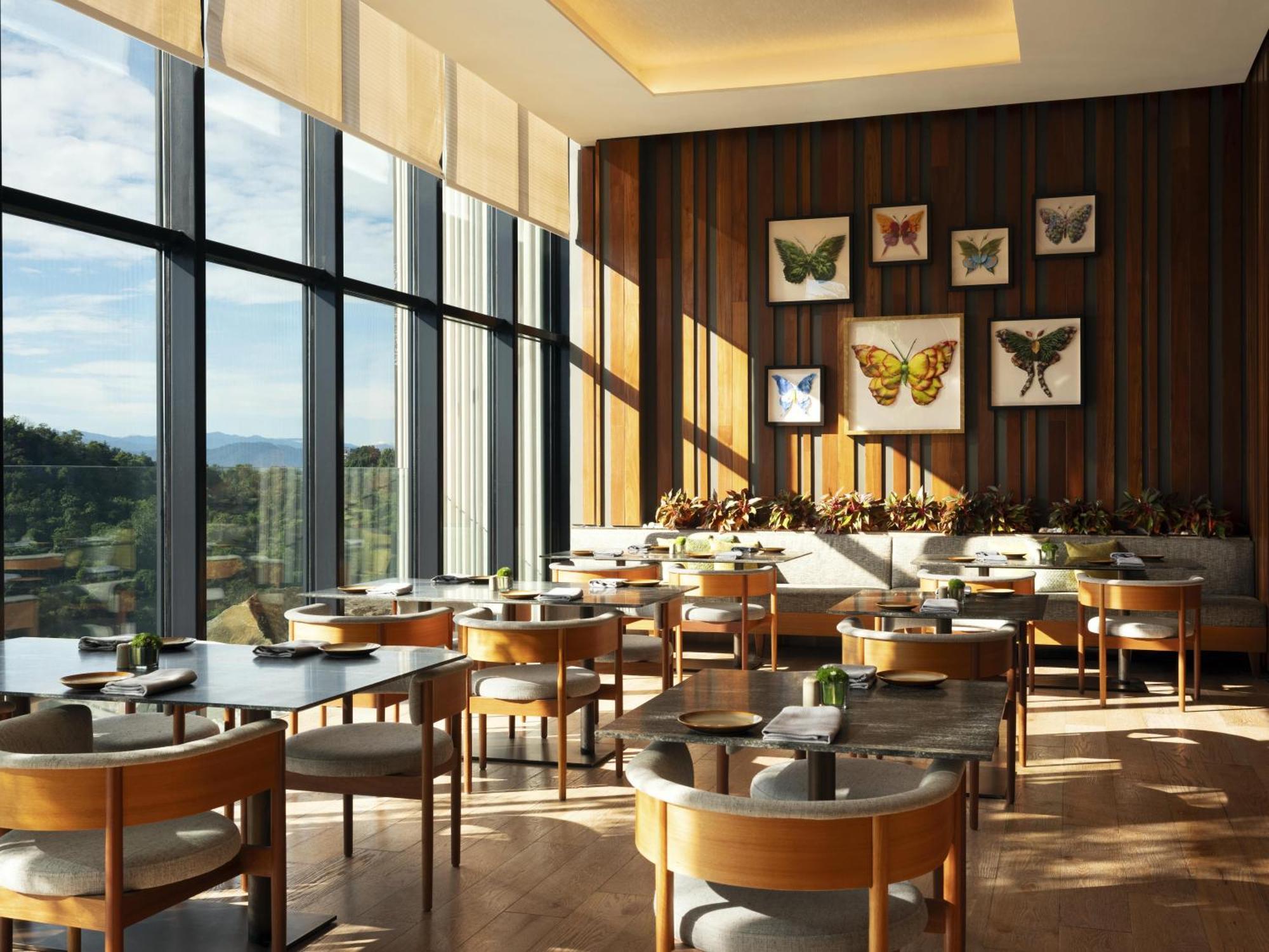 Отель Hyatt Centric Кота-Кинабалу Экстерьер фото The restaurant