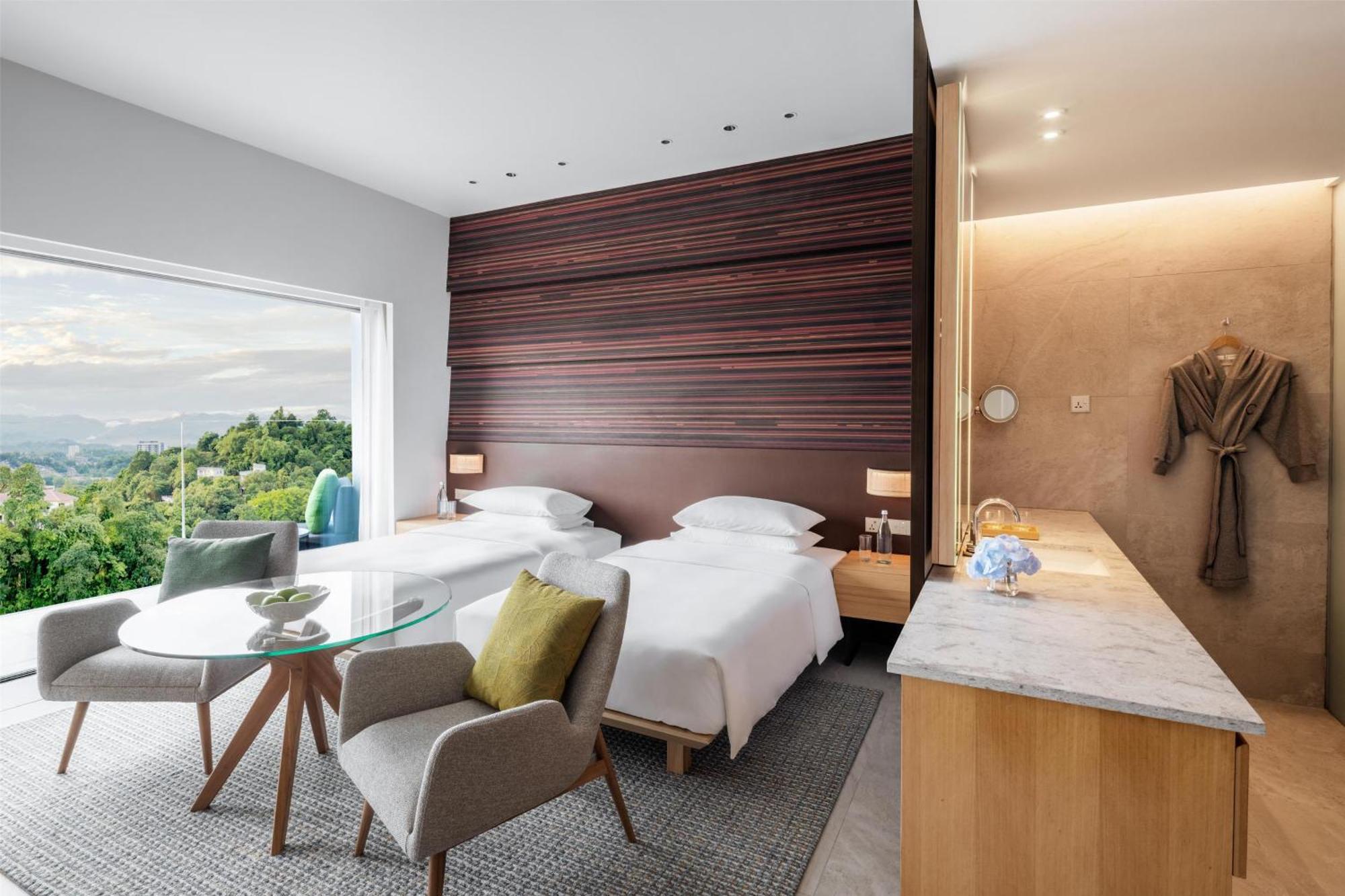 Отель Hyatt Centric Кота-Кинабалу Экстерьер фото