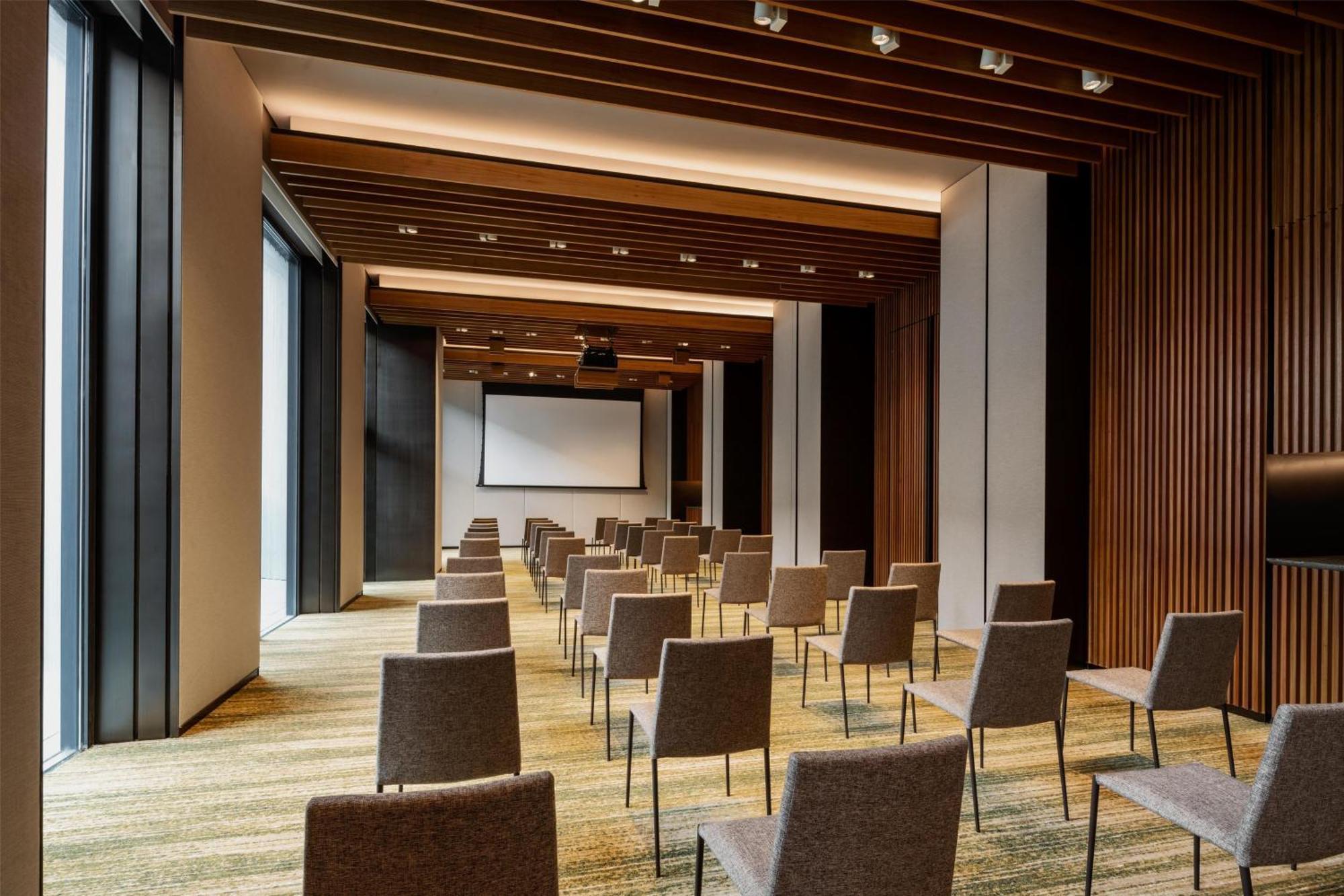 Отель Hyatt Centric Кота-Кинабалу Экстерьер фото